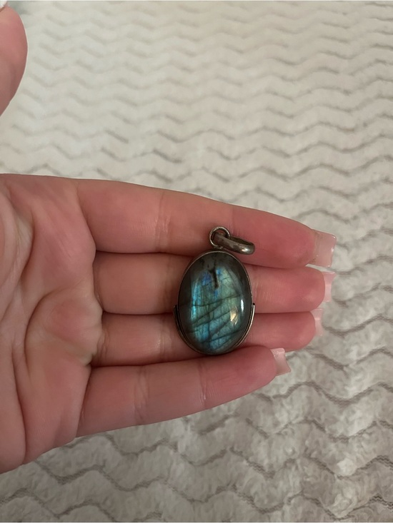 Jewelry - Labradorite Oval Pendant Necklace - Blue-Green Gemstone
